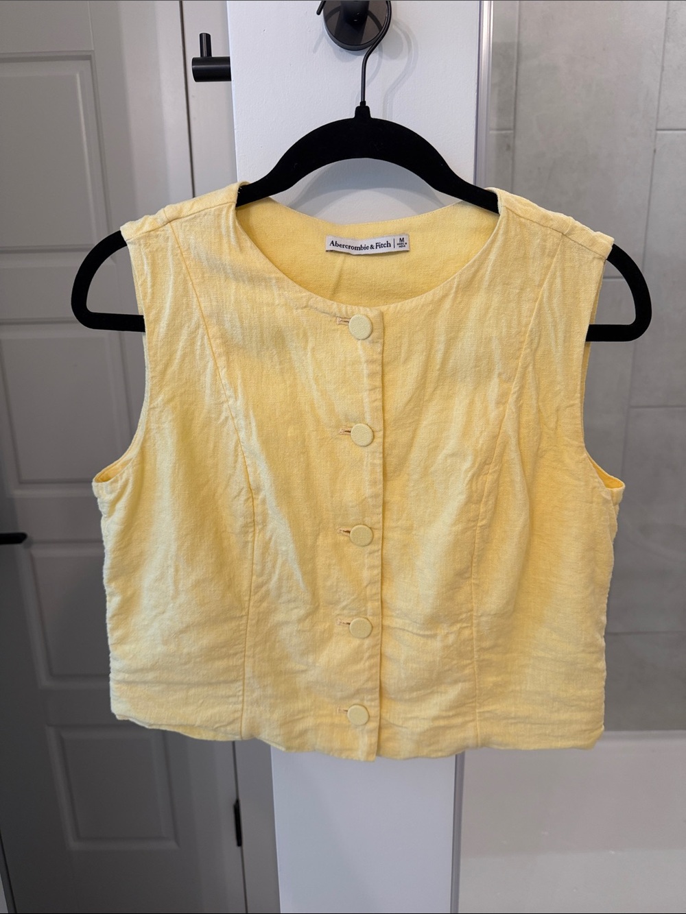 Abercrombie & Fitch Yellow Button-Front Sleeveless Top